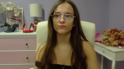 Snapshot of emilly_lust99 chatting on 01/11/25, 11:02 Emilly online show from 01/11/25, 11:02