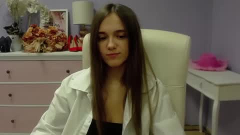Snapshot of emilly_lust99 chatting on 02/01/25, 07:47 Emilly online show from 02/01/25, 07:47