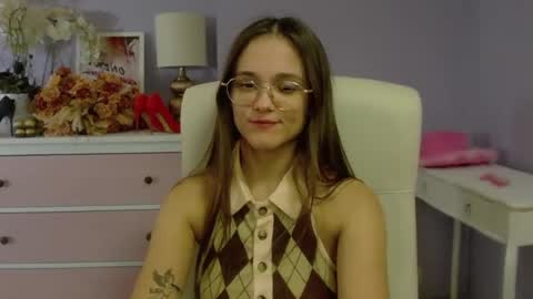 Snapshot of emilly_lust99 chatting on 02/08/25, 11:33 Emilly online show from 02/08/25, 11:33