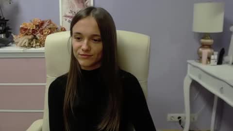 Snapshot of emilly_lust99 chatting on 10/02/25, 07:04 Emilly online show from 10/02/25, 07:04