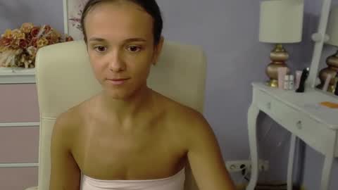 Snapshot of emilly_lust99 chatting on 10/28/25, 07:34 Emilly online show from 10/28/25, 07:34
