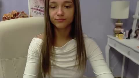 Snapshot of emilly_lust99 chatting on 11/07/25, 07:52 Emilly online show from 11/07/25, 07:52