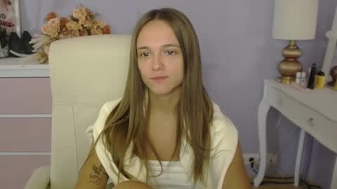 Snapshot of emilly_lust99 chatting on 11/16/25, 02:44 Emilly online show from 11/16/25, 02:44