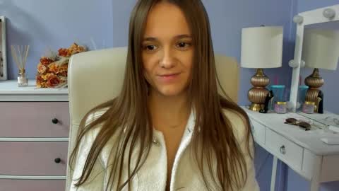 Emilly online show from 03/18/26, 07:33