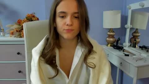 Emilly online show from 04/14/26, 06:52