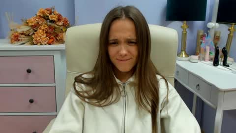 Snapshot of emilly_lust99 chatting on 05/21/26, 06:42 Emilly online show from 05/21/26, 06:42