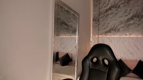 emilly_mell online show from 09/30/25, 11:04