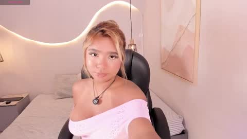 Snapshot of emilly_mell chatting on 05/29/26, 12:14 emilly_mell online show from 05/29/26, 12:14