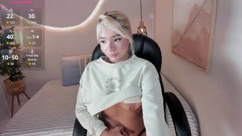 Snapshot of emilly_mell chatting on 06/13/26, 12:03 emilly_mell online show from 06/13/26, 12:03