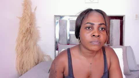 Emilly Roa online show from 11/19/25, 07:47