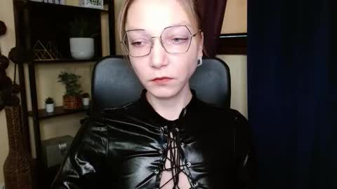 Emilly online show from 02/19/26, 07:04