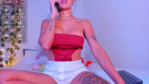 Snapshot of emillyhils1 chatting on 10/27/25, 03:27 emilly online show from 10/27/25, 03:27