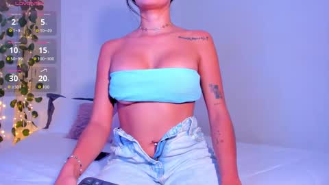 Snapshot of emillyhils1 chatting on 10/29/25, 02:52 emilly online show from 10/29/25, 02:52