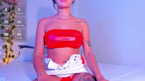 Snapshot of emillyhils1 chatting on 10/31/25, 08:59 emilly online show from 10/31/25, 08:59