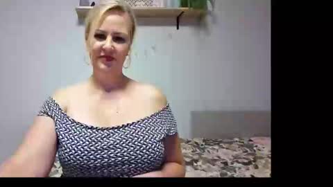 EmillyLove online show from 09/10/25, 10:54