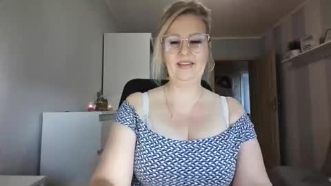 EmillyLove online show from 02/26/26, 09:19