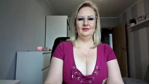 EmillyLove online show from 03/31/26, 07:09