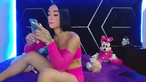 Snapshot of emillystonex chatting on 01/15/25, 04:54 emillystonex online show from 01/15/25, 04:54