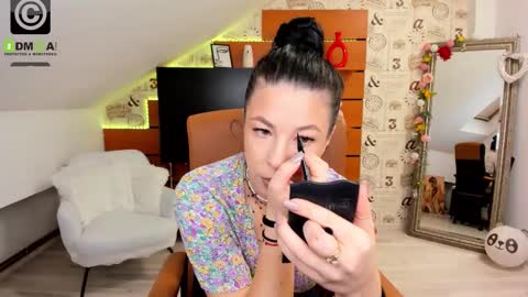 Snapshot of emillytaylor chatting on 10/27/25, 04:38 EmillyTaylor online show from 10/27/25, 04:38