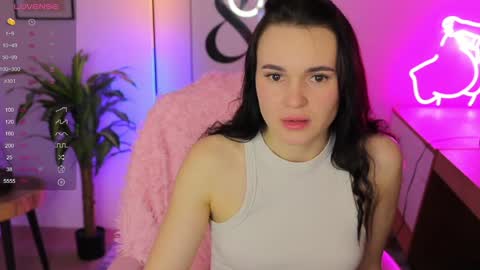 Snapshot of emily___cute chatting on 12/14/24, 02:21 Emily Cute online show from 12/14/24, 02:21