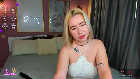 Snapshot of emily__bliss chatting on 02/18/26, 07:59 Emily Bliss online show from 02/18/26, 07:59