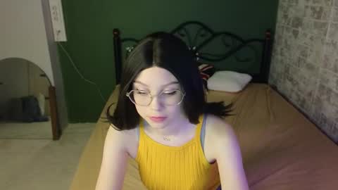 Snapshot of emily__hamilton chatting on 05/29/26, 12:52 Emily online show from 05/29/26, 12:52
