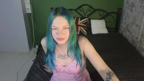 Snapshot of emily__hamilton chatting on 06/25/26, 01:27 Emily online show from 06/25/26, 01:27