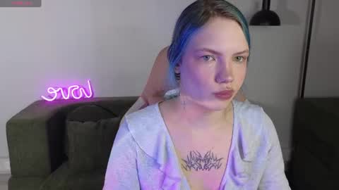Snapshot of emily__hamilton chatting on 07/11/26, 01:19 Emily online show from 07/11/26, 01:19