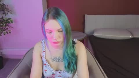 Snapshot of emily__hamilton chatting on 07/14/26, 01:19 Emily online show from 07/14/26, 01:19