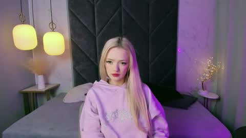 Emily online show from 09/28/25, 03:39