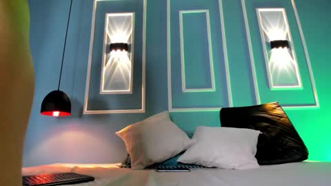 Snapshot of emily_ariaszc chatting on 03/01/25, 12:23 Emily online show from 03/01/25, 12:23