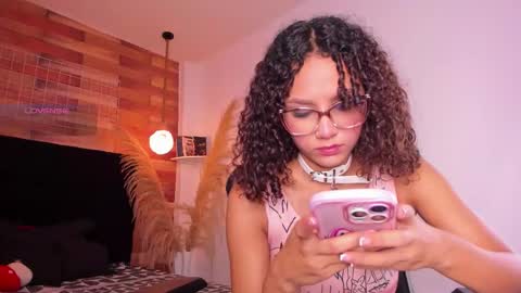 emily_brown04 online show from 09/23/25, 12:08
