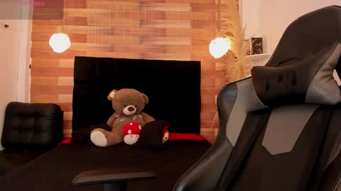 Snapshot of emily_brown04 chatting on 11/04/25, 11:09 emily_brown04 online show from 11/04/25, 11:09