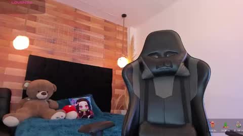 Snapshot of emily_brown04 chatting on 11/28/25, 11:13 emily_brown04 online show from 11/28/25, 11:13