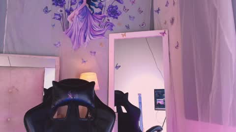 emily_castillo1_ online show from 03/29/26, 06:02