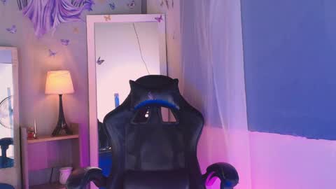 emily_castillo1_ online show from 03/31/26, 05:52