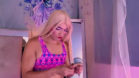 emily_castillo1_ online show from 05/20/26, 04:51