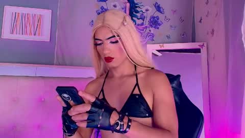 emily_castillo1_ online show from 05/21/26, 12:50