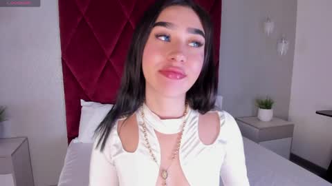 emily_clarkk_ online show from 04/06/26, 07:37