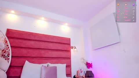 Snapshot of emily_daarell chatting on 09/26/25, 10:25 M I A online430pm- 930pm online show from 09/26/25, 10:25