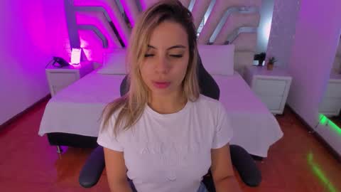 Emily online show from 09/15/25, 10:59