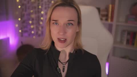 Em -  online show from 12/19/24, 10:32