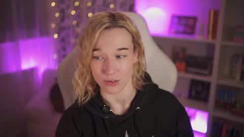 Em -  online show from 01/13/25, 11:06