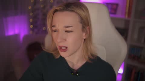 Em -  online show from 01/18/25, 11:11