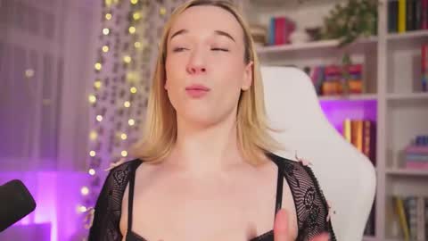 Em -  online show from 02/16/25, 11:26