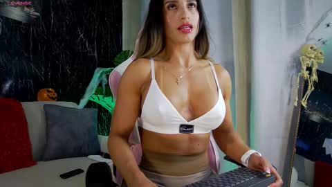 Snapshot of emily_foxx01 chatting on 10/24/25, 08:38 Emily foxx01 online show from 10/24/25, 08:38