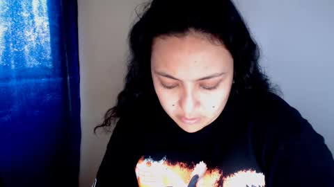 Snapshot of emily_galvis chatting on 12/19/25, 12:12 online show from 12/19/25, 12:12