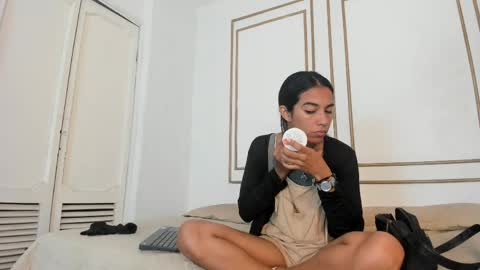 emily_gaviria1 online show from 05/18/26, 12:11