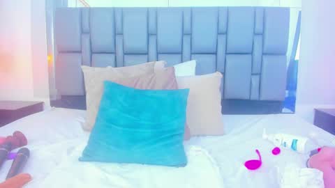 Emi  online show from 01/24/25, 08:22