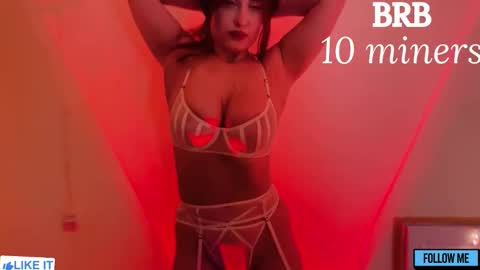 Snapshot of emily_gin chatting on 10/08/25, 02:20 EMILY online show from 10/08/25, 02:20